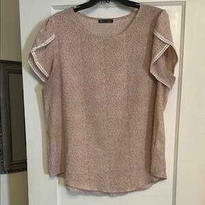 Pink and White Cap Sleeve Blouse w/ great details!